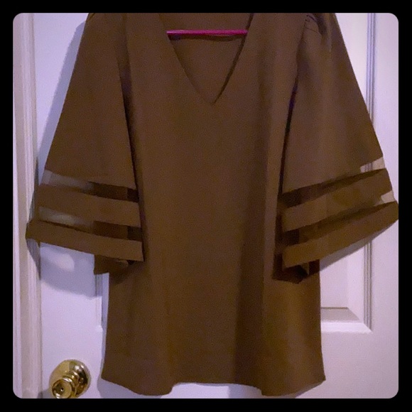 Flowy shirt with cute see through sleeves - Picture 1 of 1